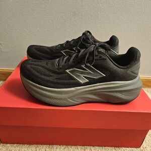 New Balance Mens Size 10 Brand NEW MMOR